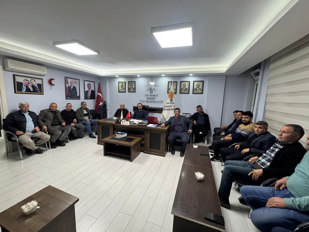 AK PARTİ ŞUHUT’TA ÜYE ÇALIŞMALARINA GÜMÜŞ ROZETLİ MOTİVASYON