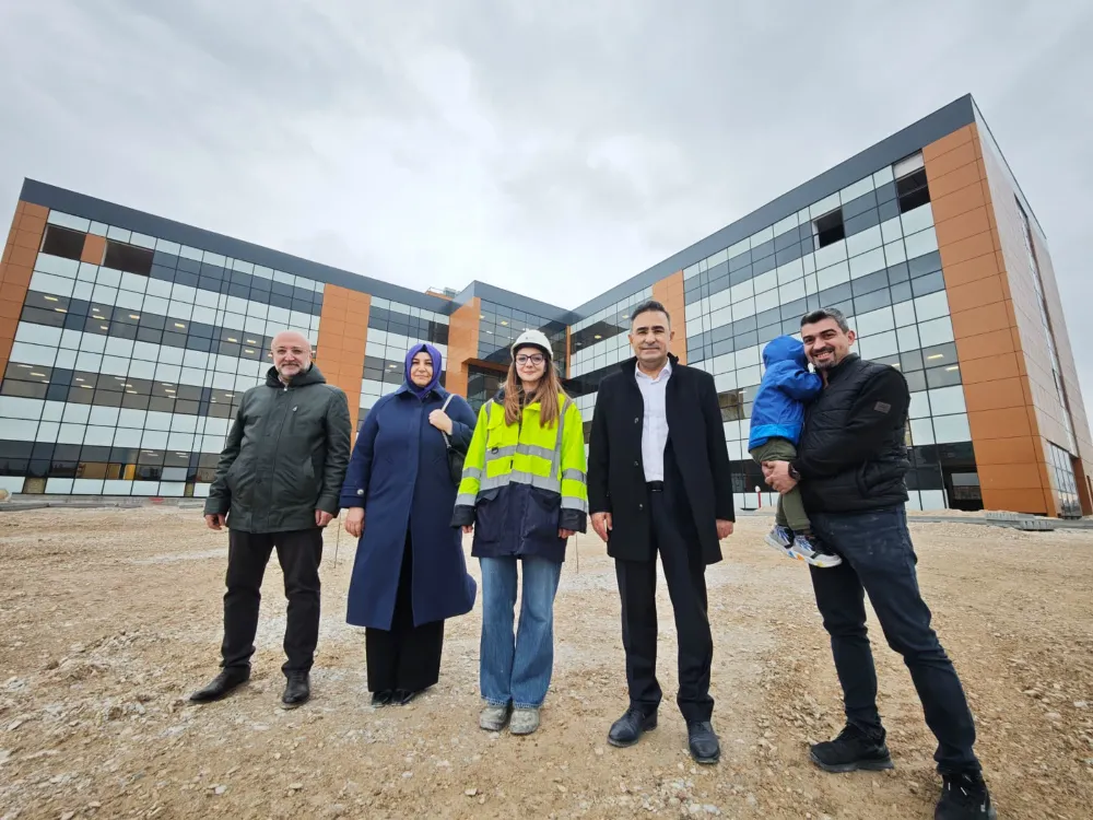 Diş hastanesinin ışıkları yanıyor, ekipler çalışıyor