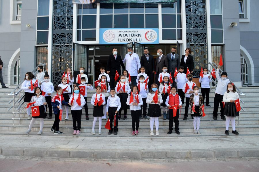Afyon Atatürk İlkokulu eTwinning Projeleri’nde ödüle doymuyor