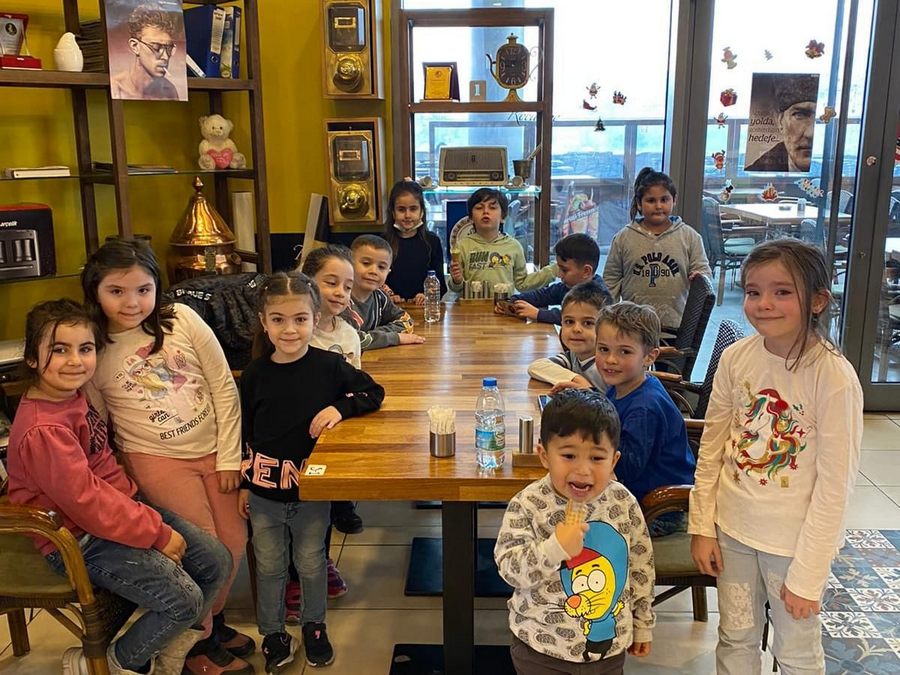 Hoca Ahmet Yesevi İlkokulu öğrencileri kahvaltıda buluştu